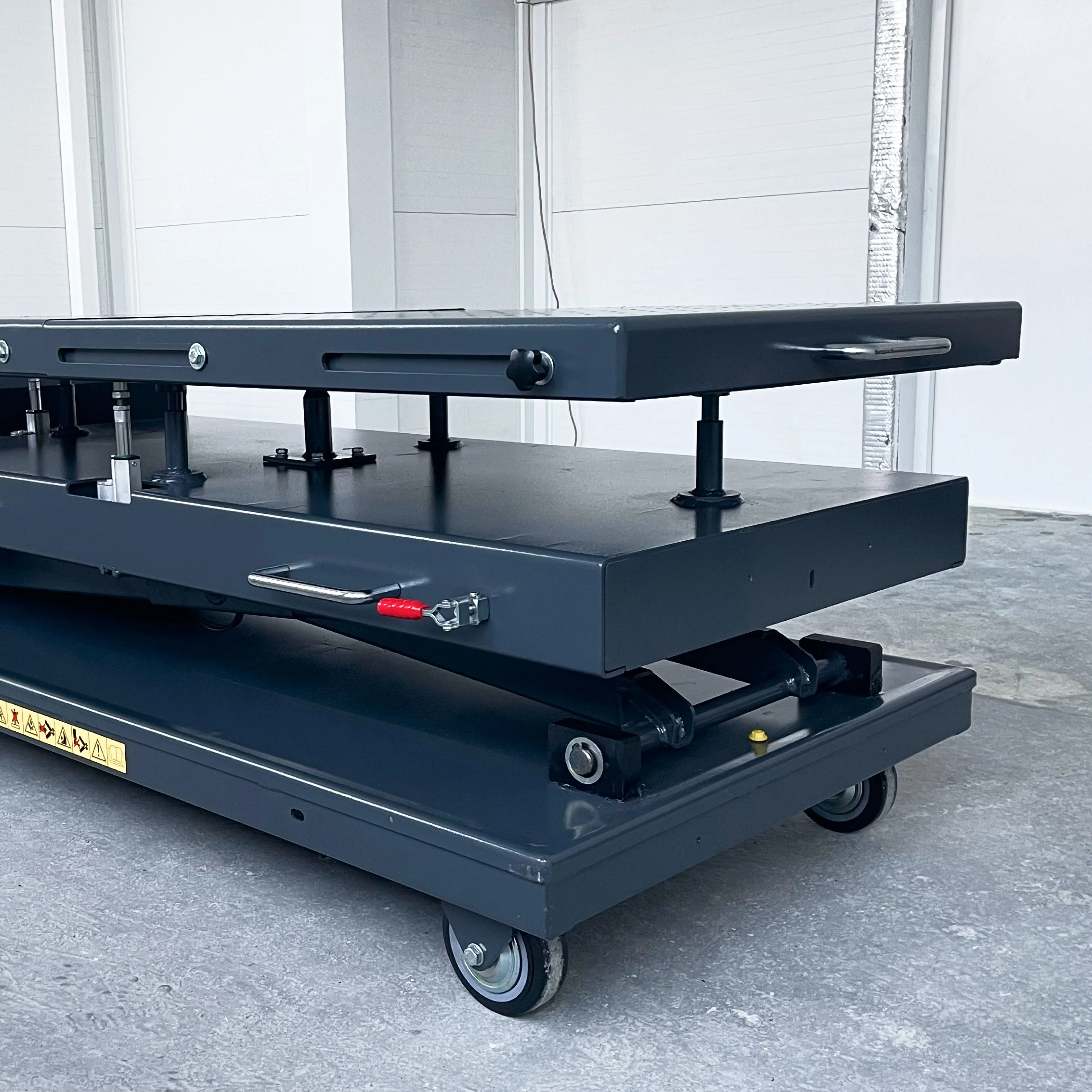 картинка Подъемник ножничный мобильный для обслуживания АКБ электромобилей ПГН-7515Е Sivik